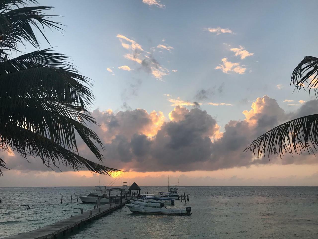 Hotel Puerto Corcho 莫雷洛斯港 外观 照片